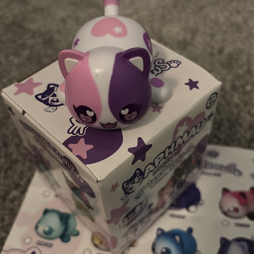 Mystery MeeMeow Surprise Aphmau Figure - Purple and Pink